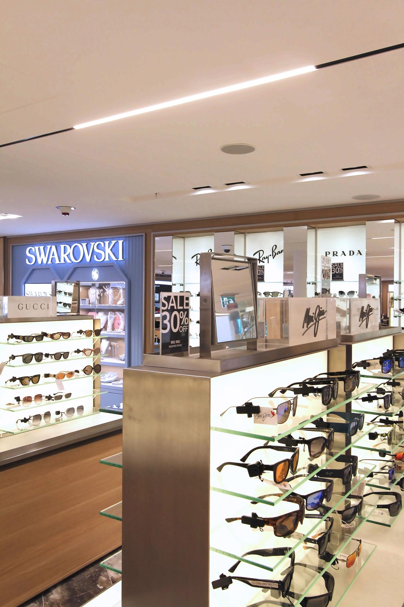 0185 - Heinemann Sydney Airport Virgin T2 026.jpg