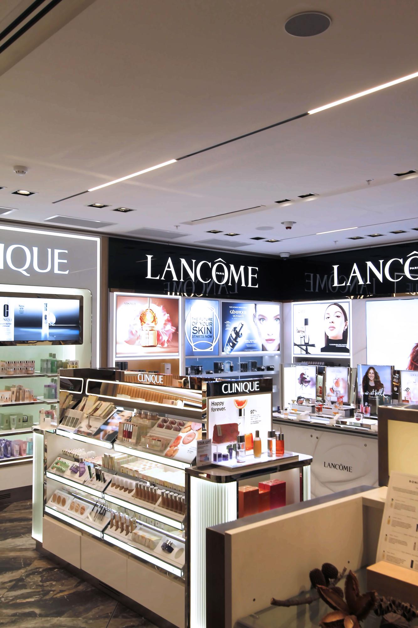 0185 - Heinemann Sydney Airport Virgin T2 02.jpg