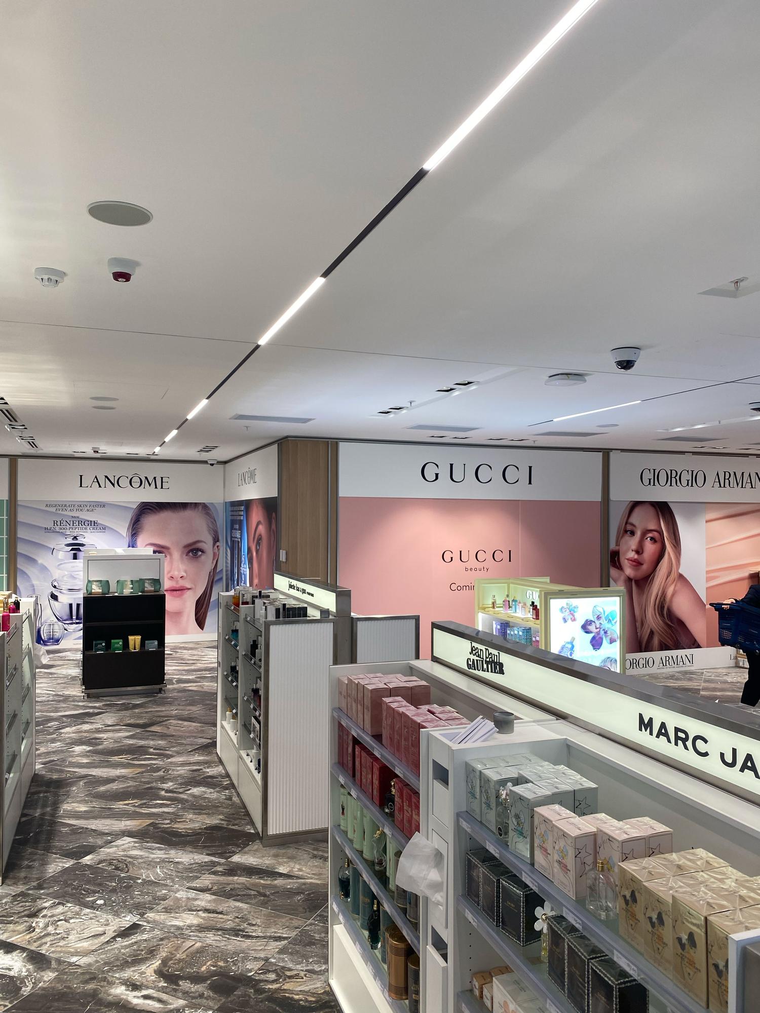 0185 - Heinemann Sydney Airport Virgin T2 030.jpg